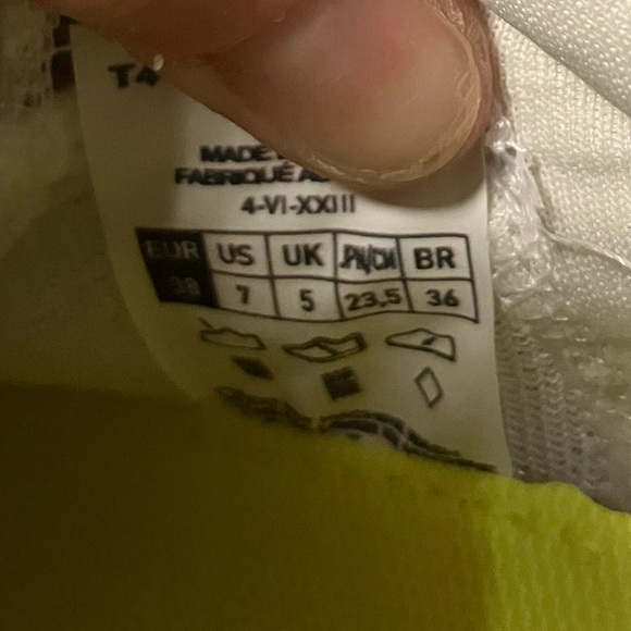 Veja White and Cream Women's Sneakers - Picture 10 of 11